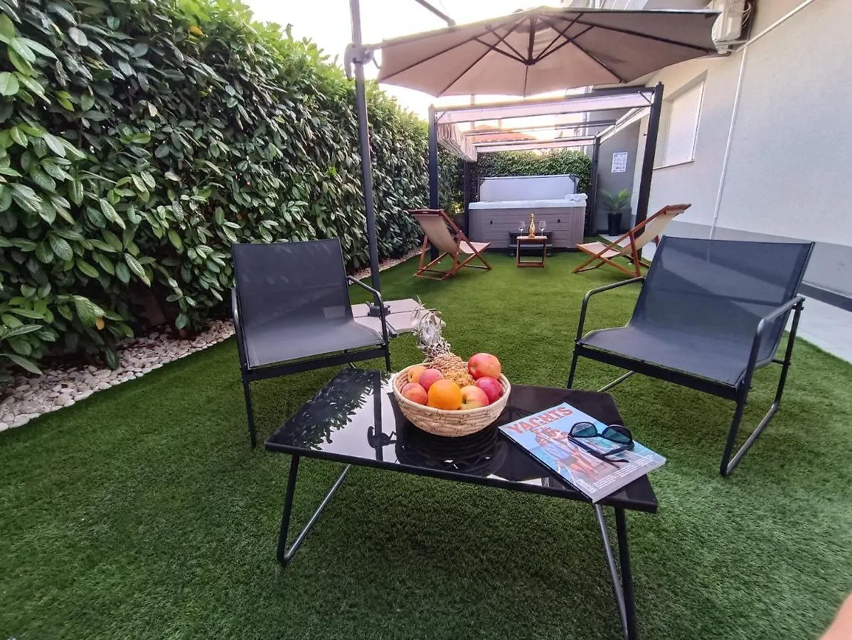 *** Konukevi Luxury Villa Vibrass Split Hırvatistan
